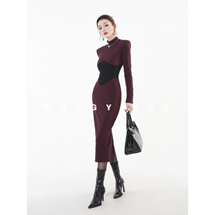 显瘦休闲百搭收腰轻奢加绒连衣裙 2025秋冬款 MD依诺 倾城红梅