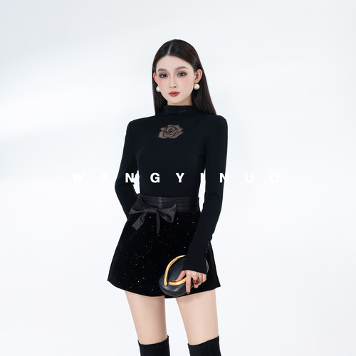 MD依诺【花季少女】2025秋冬款磨毛玫瑰花显瘦百搭修身打底衫上衣