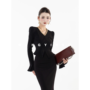 黑色时尚 MD依诺 新款 2024冬季 轻奢显瘦V领百搭上衣 极简云衫