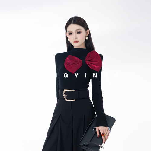 MD依诺【绮丽香风】2025冬新款时尚气质显瘦法式小众保暖加绒上衣