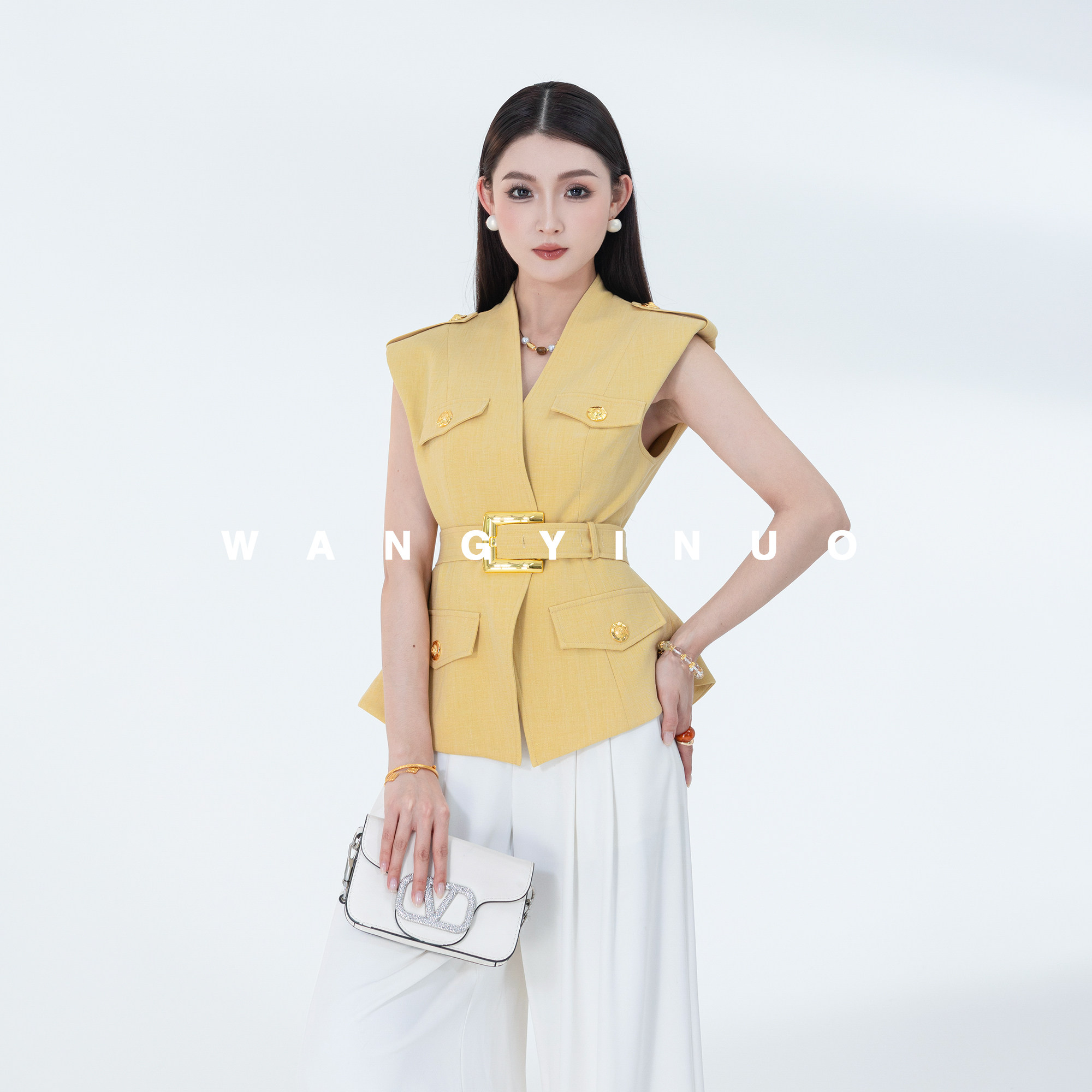 MD依诺【曼岛阳光】2026夏季时尚显瘦收腰气质设计感马甲无袖外套