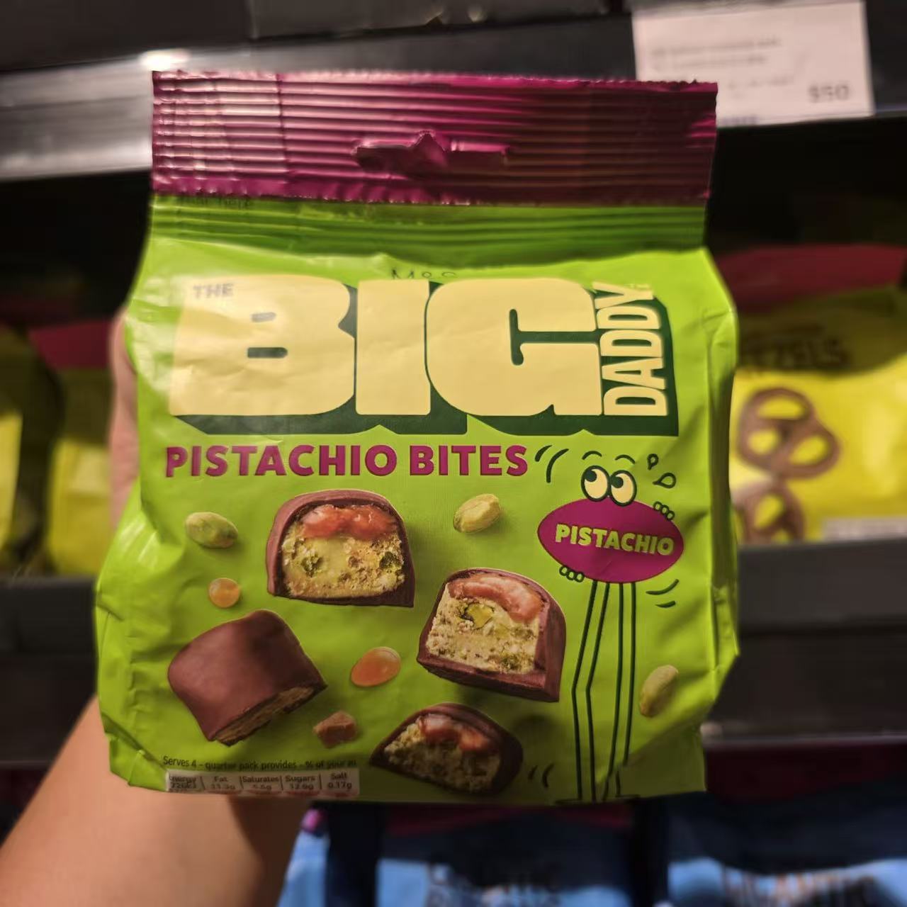 香港代购 玛莎Big Daddy巧克力脆开心果花生夹心坚果进口网红零食