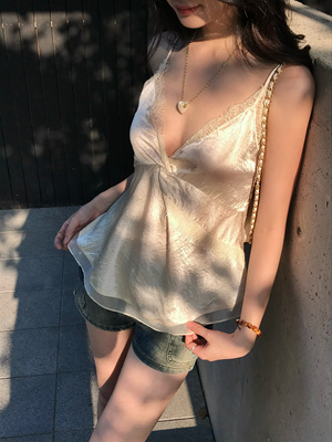 Norain不下雨 香槟色高级感V领蕾丝花边吊带背心无袖上衣