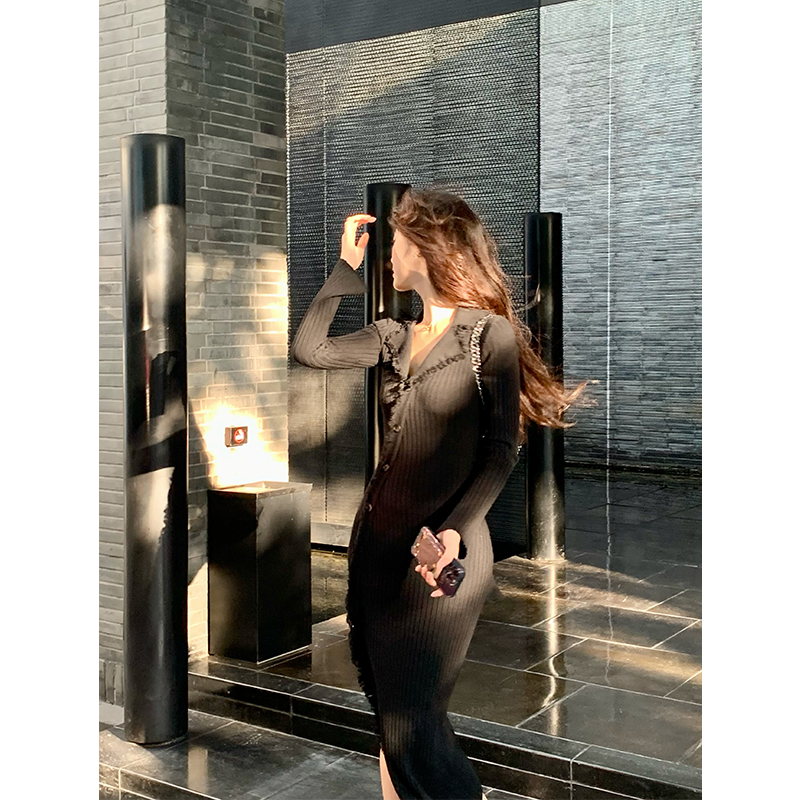 现货5折清仓/黑色v领羊毛针织纽扣连衣裙女春季中长款修身包臀裙