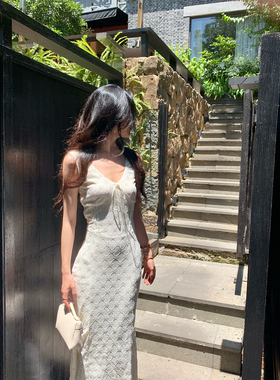 Norain不下雨 法式V领白色镂空包臀鱼尾裙女夏长款气质收腰连衣裙