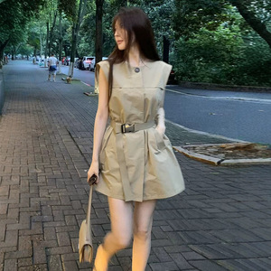 2026新款法式复古无袖工装连衣裙子女夏季巨好看a字收腰衬衫短裙