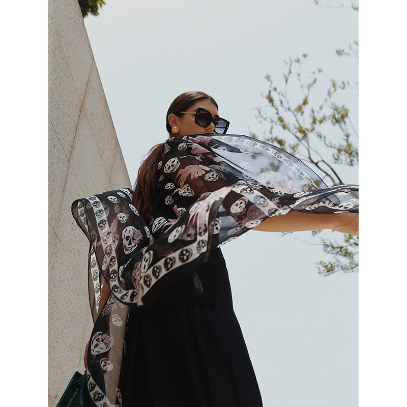 MFHK脱俗美腻  越看越有内涵 漫不经心的时髦高级 桑蚕丝鬼头丝巾在类目 服饰配件/皮带/帽子/围巾, 围巾/丝巾/披肩中 - 来自Buy2taobao.com提供专业的淘宝代购服务