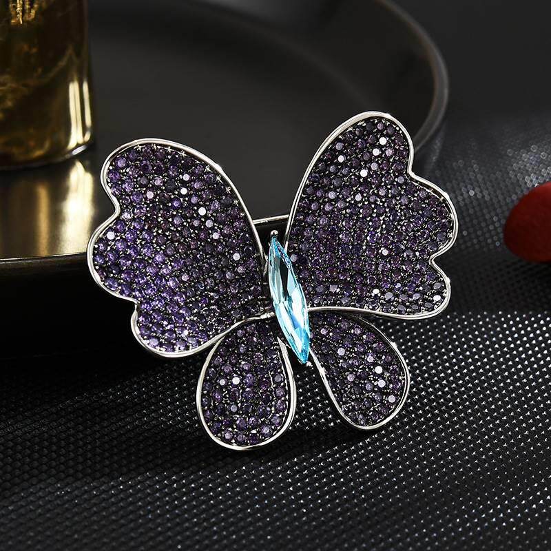 奢华昆虫蓝水晶紫蝴蝶胸针女外套高档奢华精致百搭别针胸花配饰品