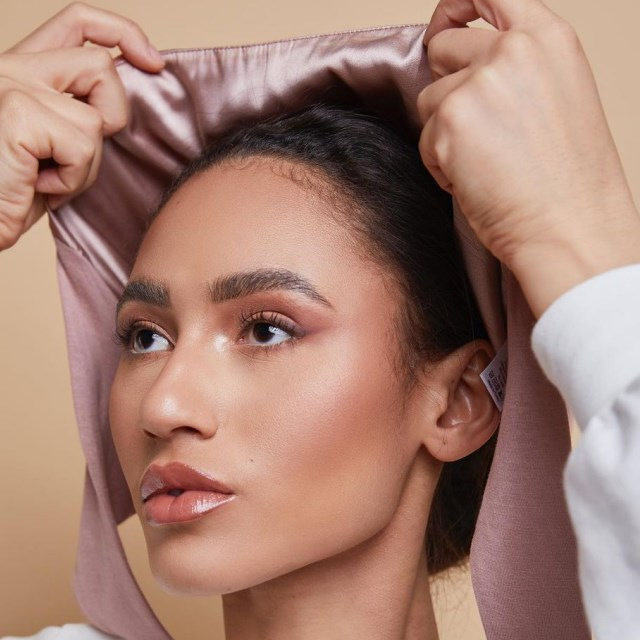 Elastic strap base cap with adjustable rope chemotherapy cap