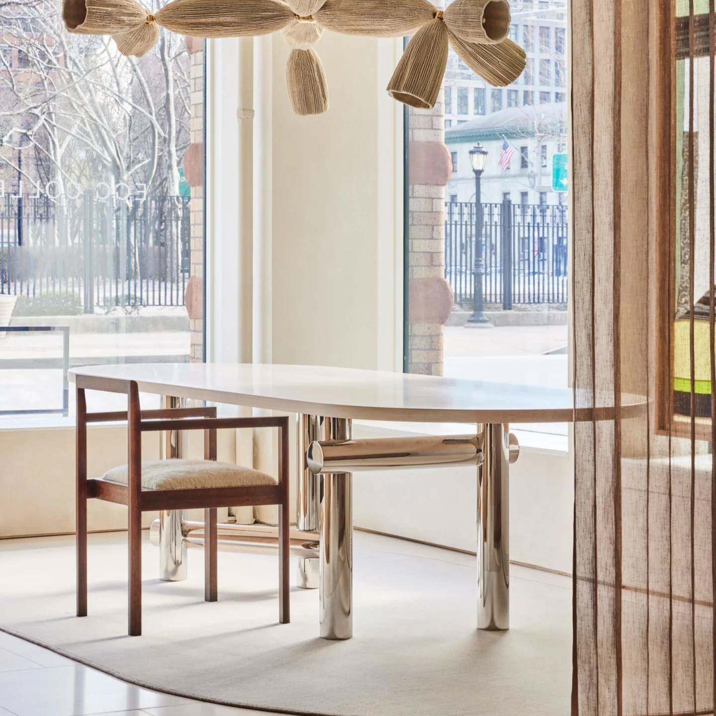 法式中古包豪斯实木餐桌高级感复古原木长桌创意不锈钢椭圆洽谈桌