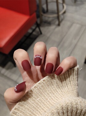 穿戴甲短款显白酒红色磨砂哑光极简红丝绒珍珠美甲贴片成品可拆卸