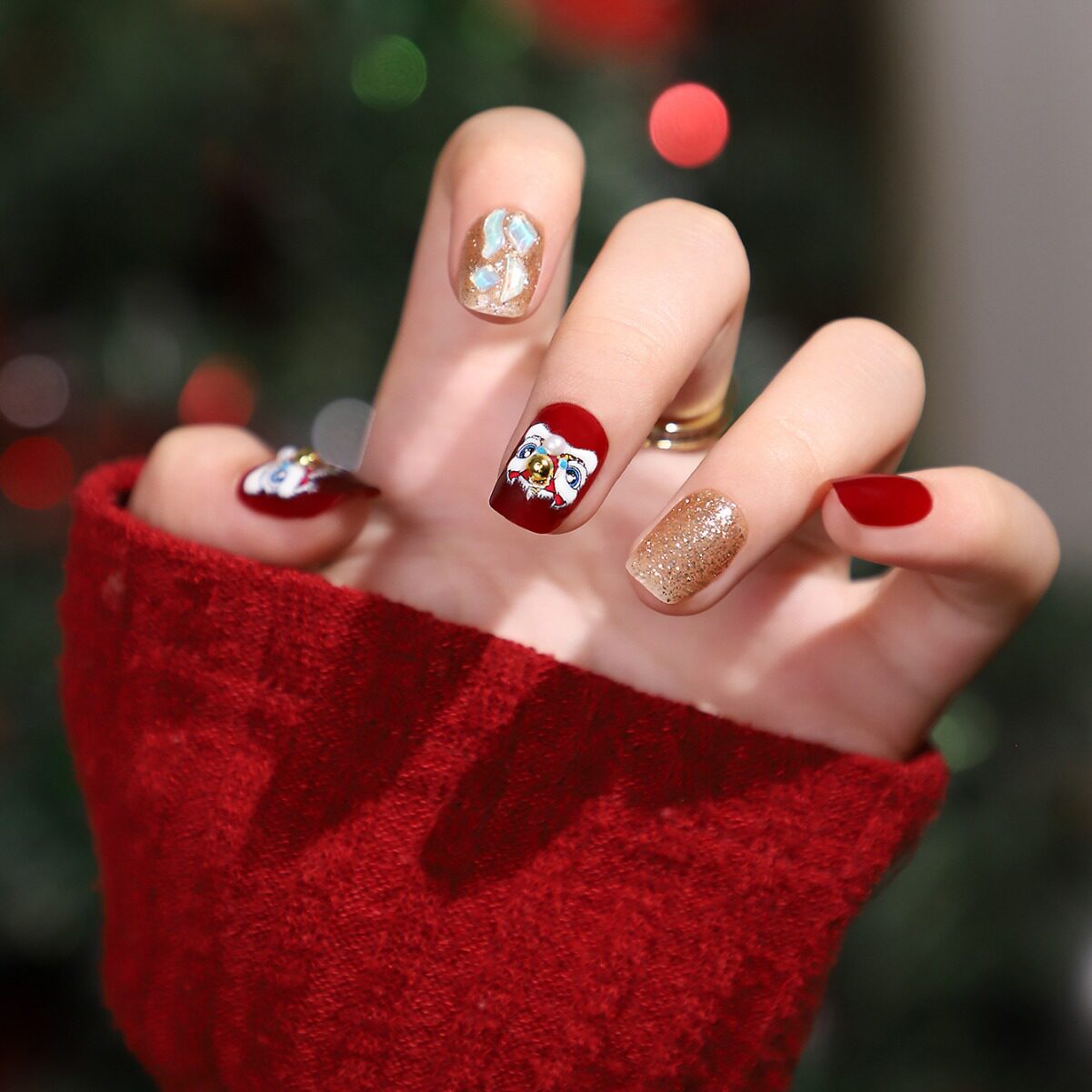 穿戴甲2024新款高级感酒红色显白醒狮贝壳亮片新年美甲贴片成品