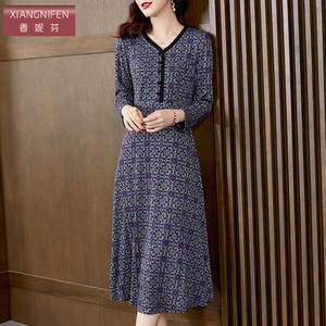 香妮芬时尚洋气通勤中年妈妈气质连衣裙女2026新款春秋高端V领裙