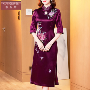 香妮芬刺绣时尚洋气喜婆婆2026春新款妈妈婚宴礼服气质醋酸连衣裙