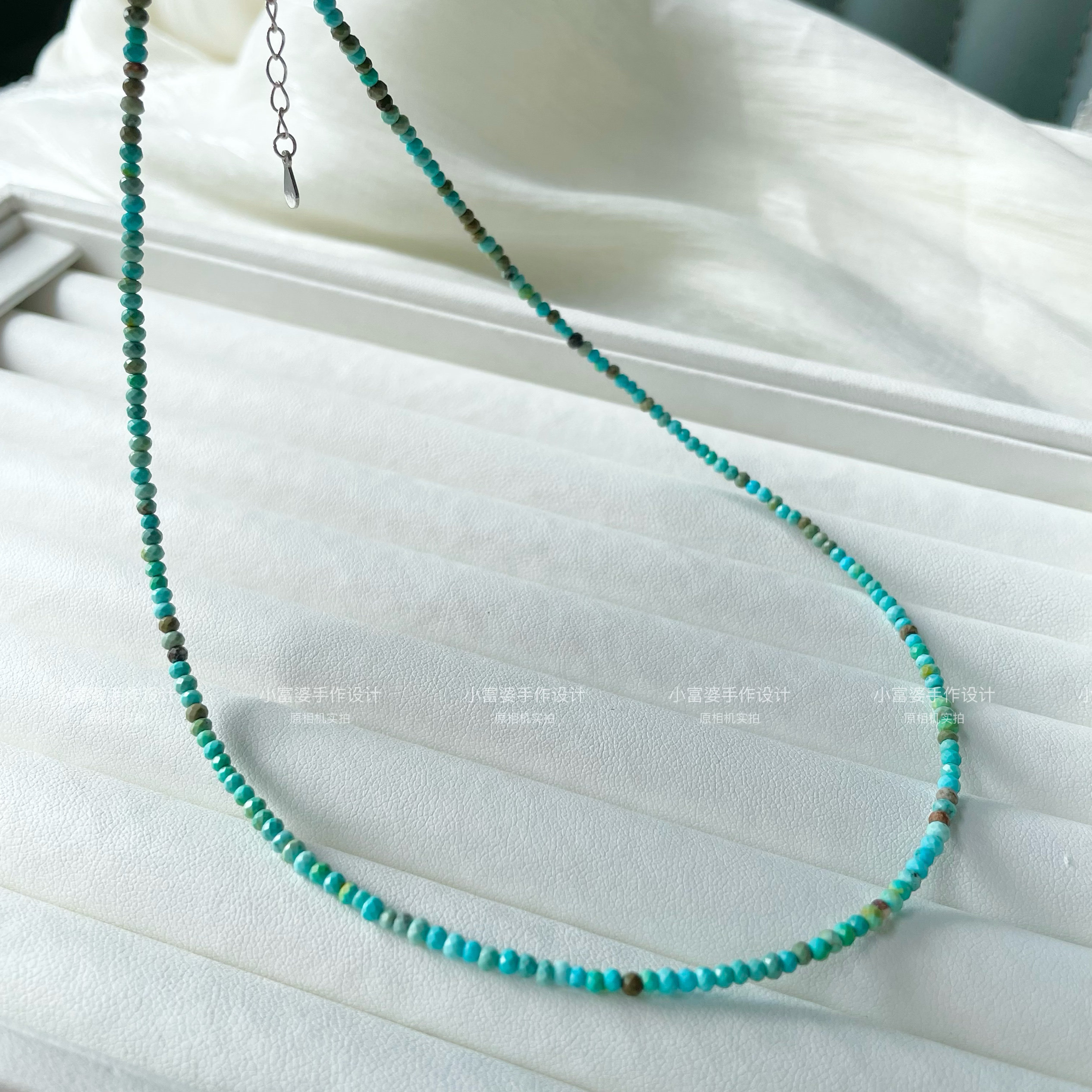 原创高瓷高蓝铁线算散珠刻面绿松石菱镁矿锁骨链 轻奢风格女项链