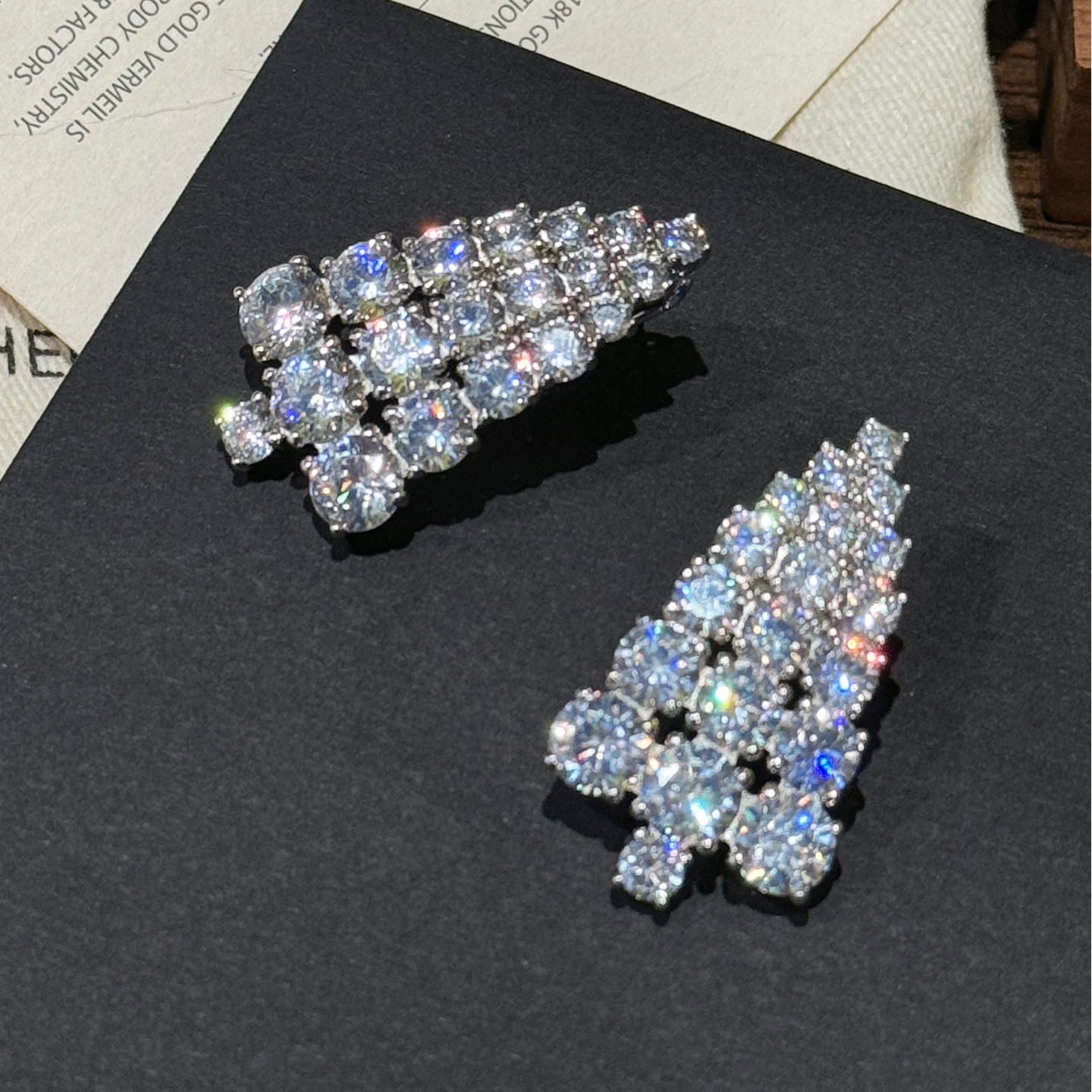 卖耳环的老大爷 波灵波灵圣诞树锆石个性镂空V型三角925银针耳环