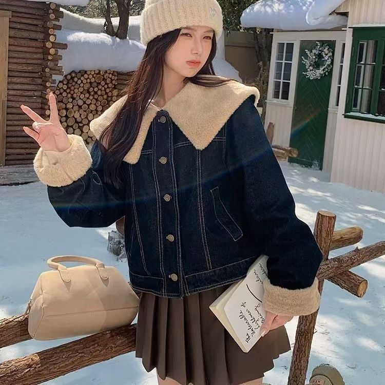 蓝色设计感时尚减龄牛仔羽绒服女2025冬季新款拼接毛绒大翻领外套