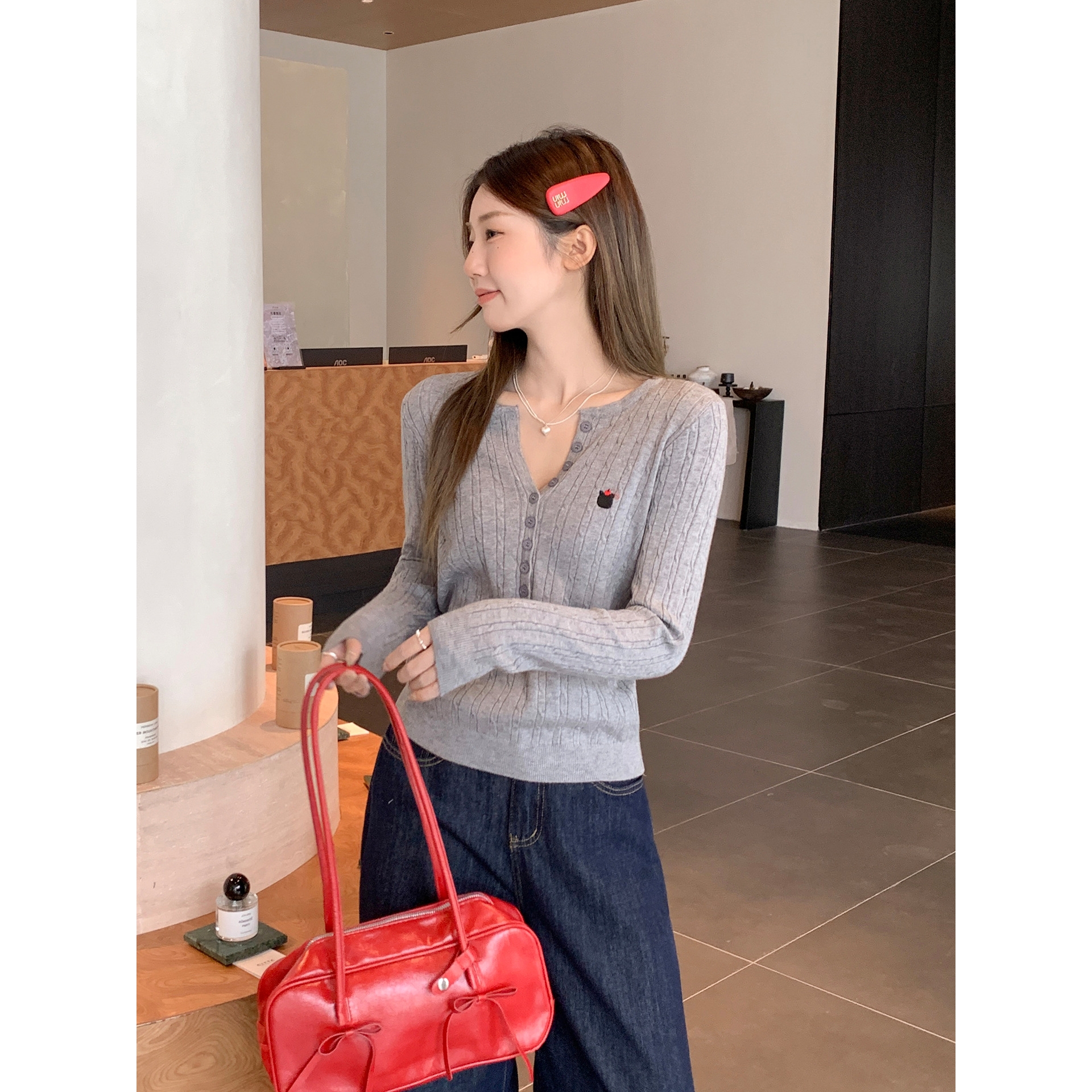 韩系灰色半开领麻花刺绣长袖针织打底衫内搭秋季新款设计感上衣女