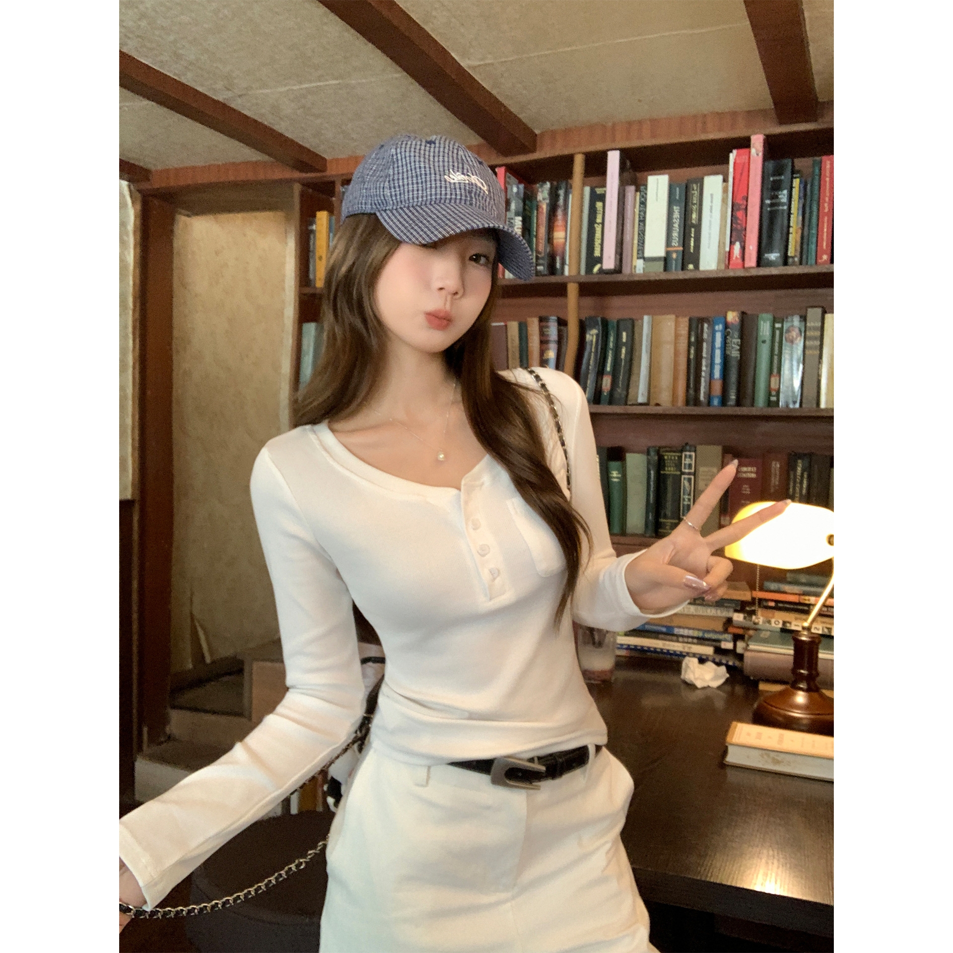 白色半开领纽扣口袋设计感长袖T恤女2025初秋新款打底衫内搭上衣