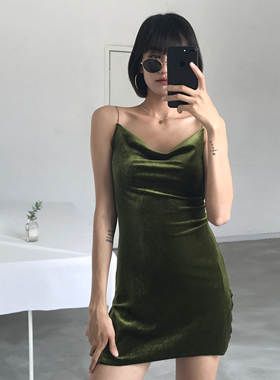 WS STUDIOS欧美细肩带性感露背侧开叉堆堆领兜领天鹅绒吊带连衣裙