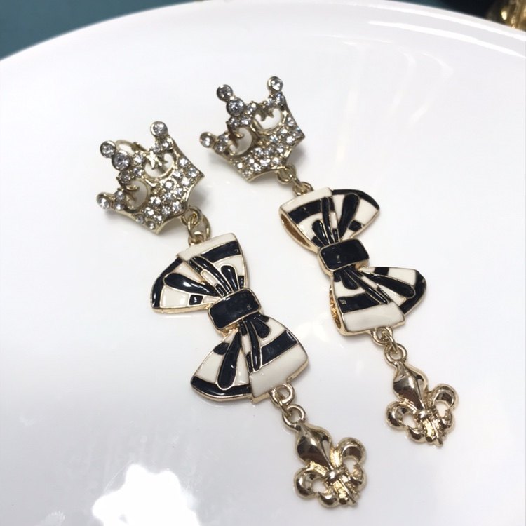 Lunch at the ritz设计师黑白蝴蝶结皇冠耳环合金电镀18k金珐琅彩图片