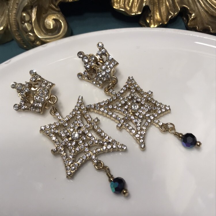 Lunch at the ritz设计师蜘蛛网皇冠水晶耳夹不规则几何图形图片