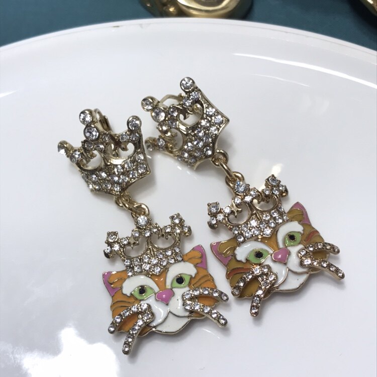 Lunch at the ritz设计师毛呢皇冠耳环 可爱童趣合金材质电镀18k图片