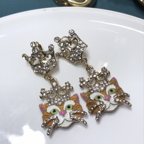 Lunch at the ritz设计师毛呢皇冠耳环 可爱童趣合金材质电镀18k