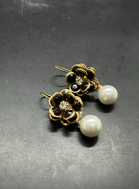 Vintage金色黑色山茶花琉璃珍珠耳环无标 成色不错 编号3547