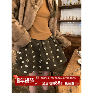 MLS 花漾冬游记 甜系出街2025冬季新款女保暖花朵毛呢伞摆半身裙