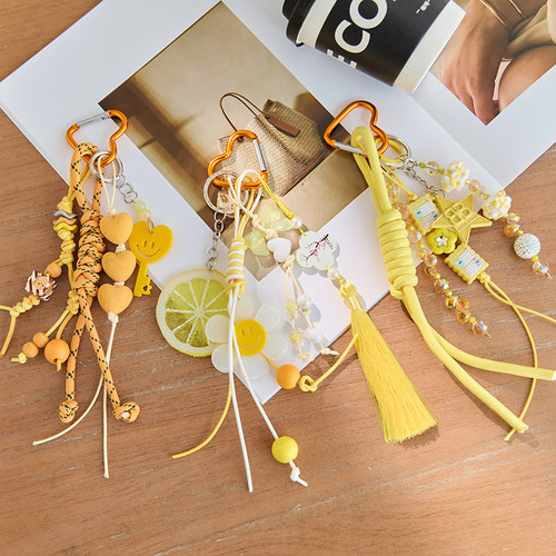 美琼miu系黄色手工编织钥匙扣
