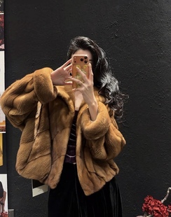 2025年新款进口天鹅绒水貂艳红啡颜色大翻领，挽袖皮草外套