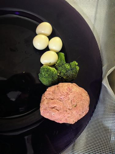 100克鸭鸡西兰花鹌鹑蛋丸子一朵西兰花2个鹌鹑蛋