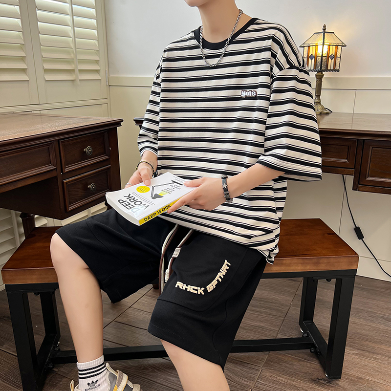 青少年夏季套装男孩12-15岁初中学生13条纹短袖t恤14大童棉感衣服