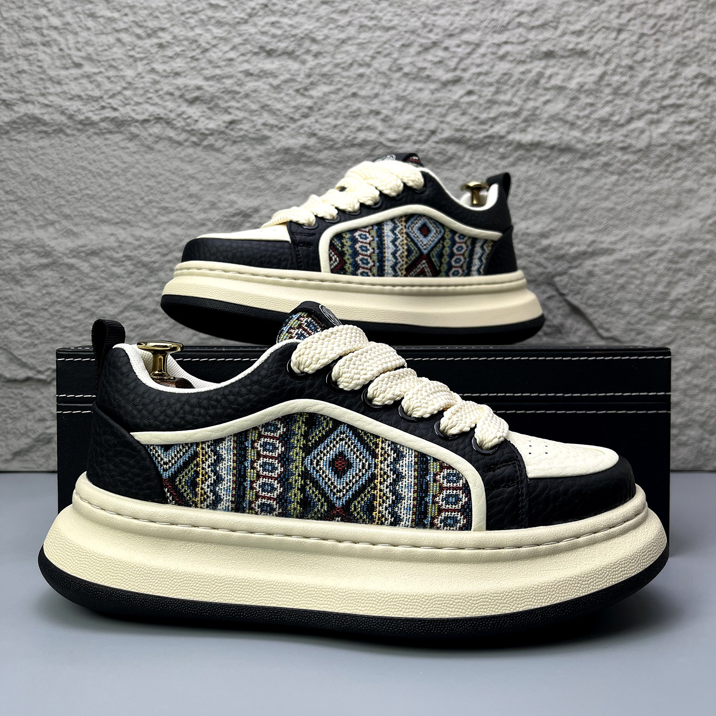 高级感国潮民族风时尚刺绣潮流休闲板鞋男款圆头新款厚底增高男鞋,流行男鞋,休闲板鞋,淘宝优惠券,粉丝福利购,淘宝优惠卷