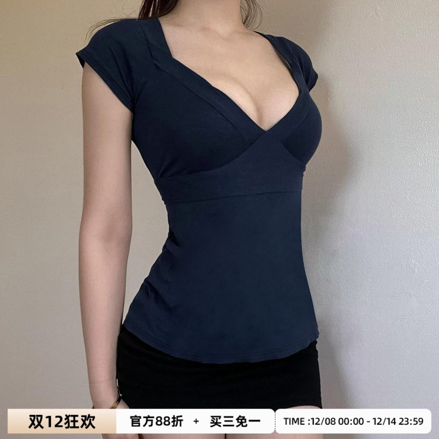 SWEETOWN极简主义#设计感后背绑带深V领短袖上衣显瘦百搭蓝色T恤