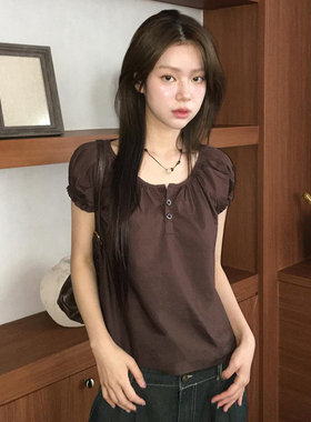 SWEETOWN温柔学姐#复古棕色褶皱圆领衬衫休闲百搭显瘦短袖T恤上衣