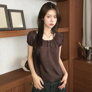 SWEETOWN温柔学姐#复古棕色褶皱圆领衬衫休闲百搭显瘦短袖T恤上衣