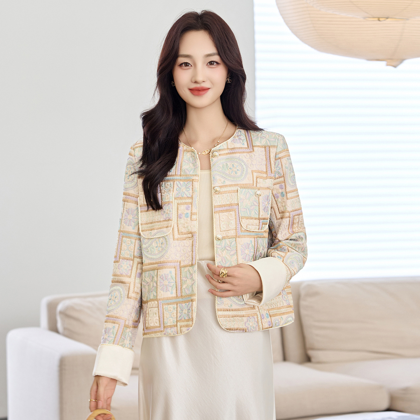 她之蝶品牌苏昔然彩女装2025新款大码女装小香风刺绣气质时尚外套