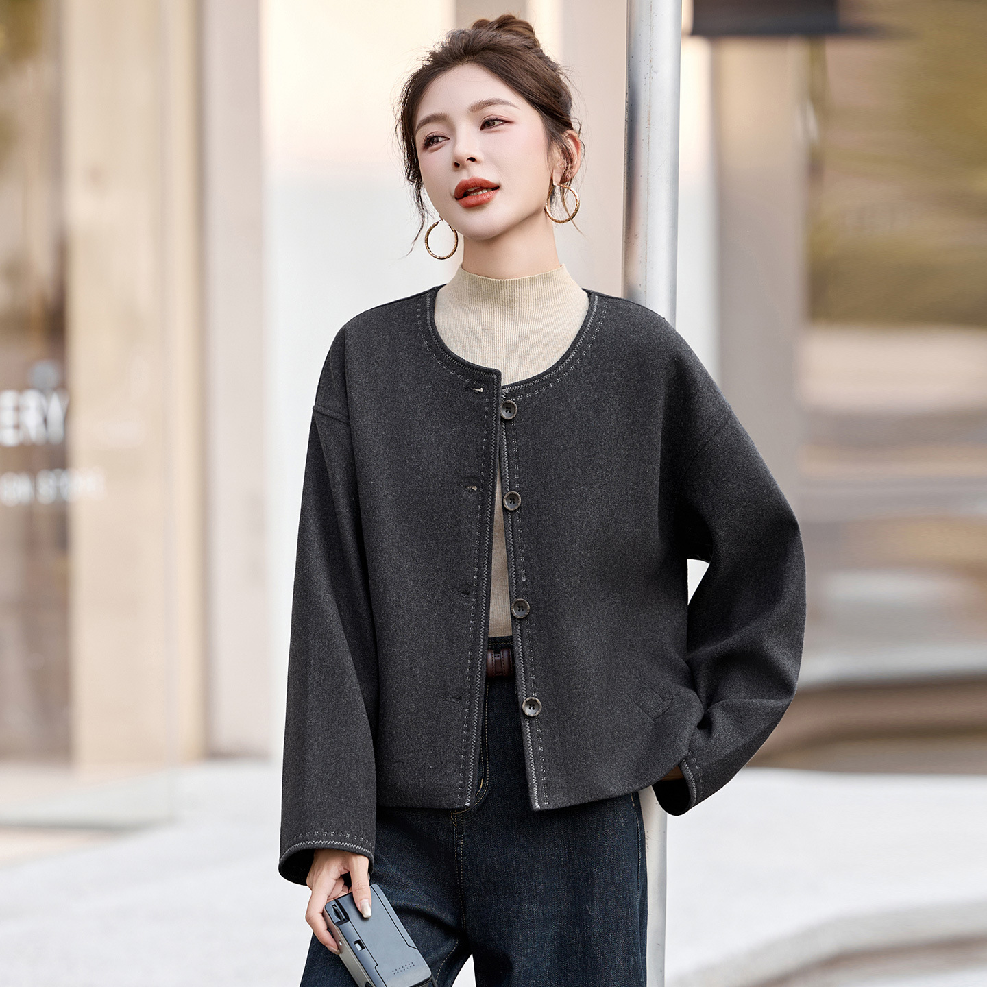 她之蝶品牌苏昔然彩女装2025新款大码女装高级感刺绣时尚毛呢外套