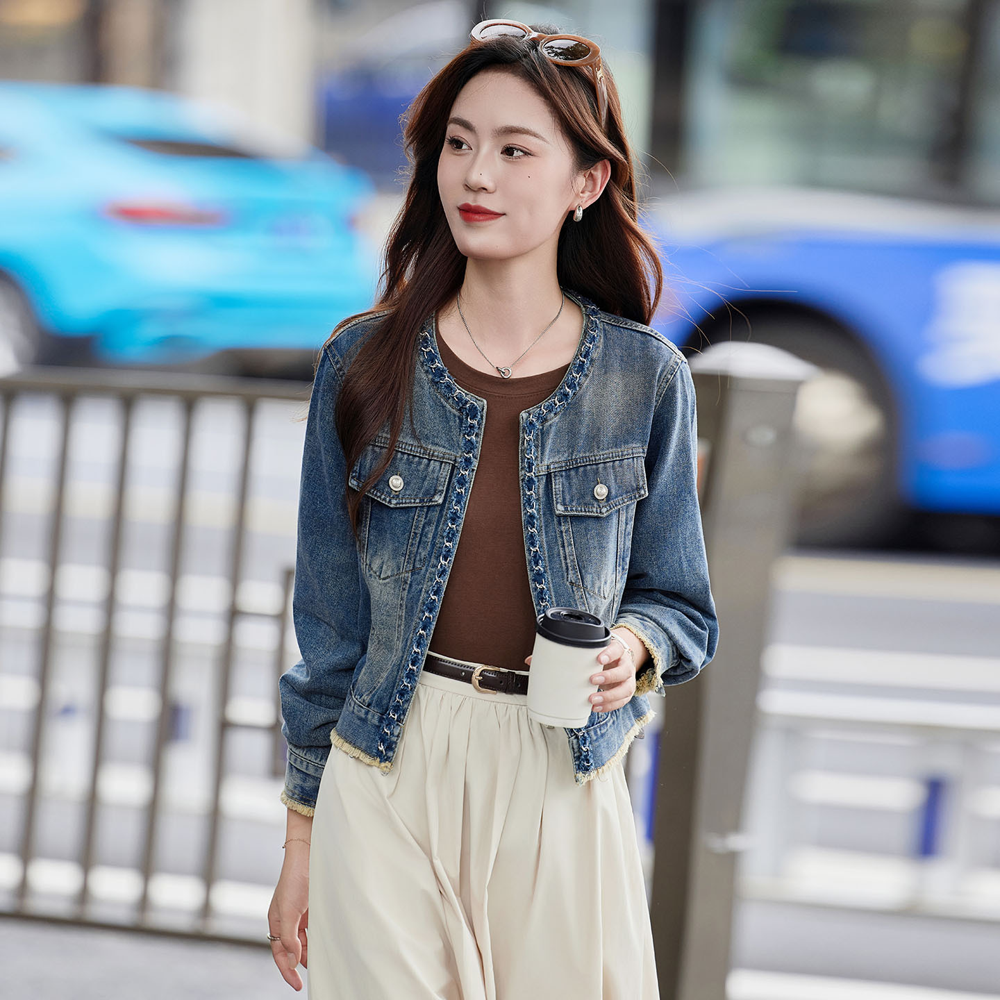 她之蝶品牌苏昔然彩女装2025新款大码女装圆领时尚简约牛仔短外套
