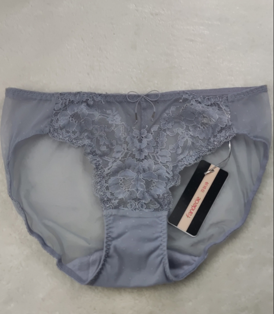 芬狄诗女士内裤透气蕾丝舒适柔软三角内裤F23761现货