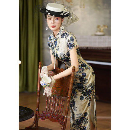 青花瓷旗袍真丝桑蚕丝高端年轻款高级感复古改良长款新中式连衣裙