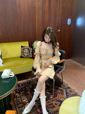 黄色泡泡袖套装黄色泡泡袖套装