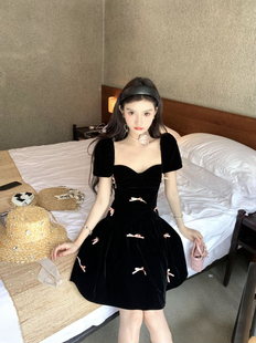 粉色蝴蝶结丝绒宫廷风连衣裙女可爱 初雪恋序 YEXIAOTING 叶小婷