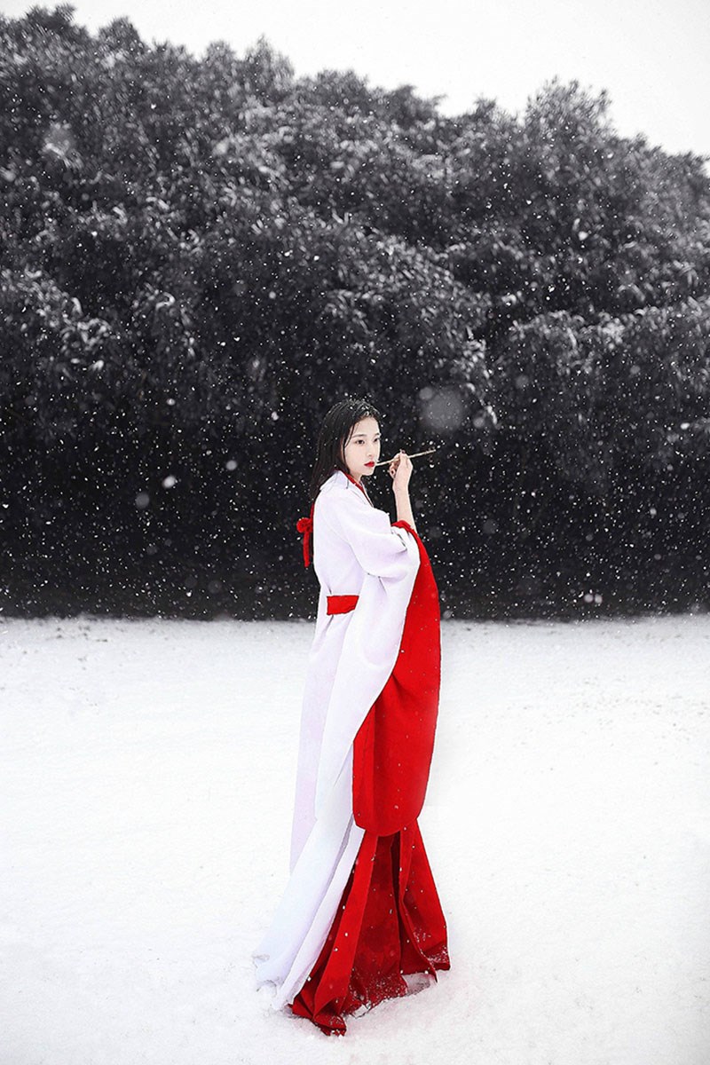 古裝漢服 俠女拖尾 魏晉風仙女舞袖 笑傲江湖東方不敗 漢元素交領