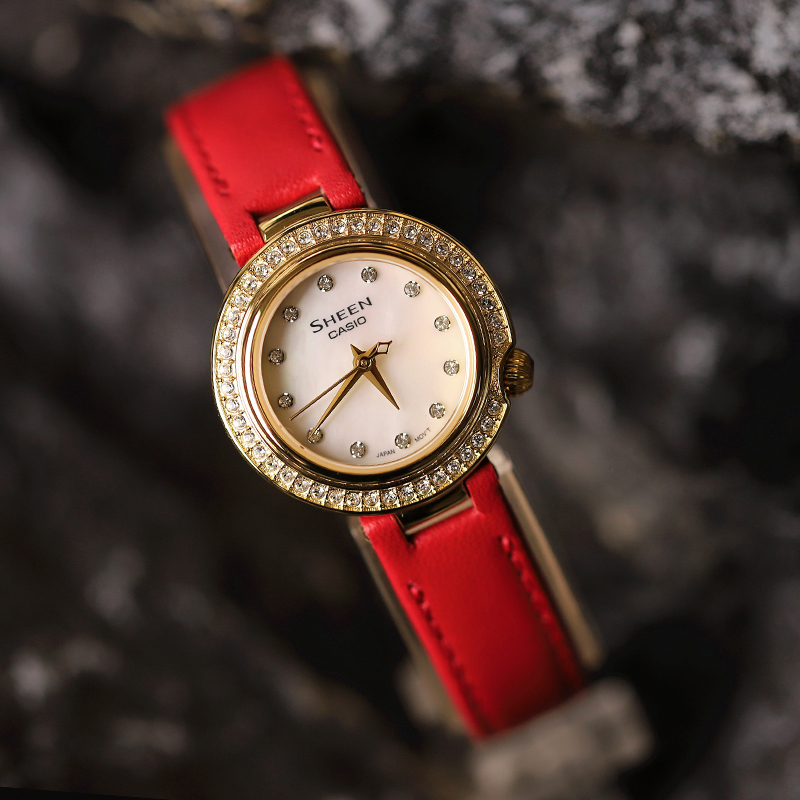 卡西欧时尚珍珠母贝面防水表