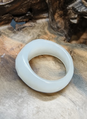 新疆和田玉山料戒指扳指14号4克10.5正宽*4.8厚*5.7尾宽mm