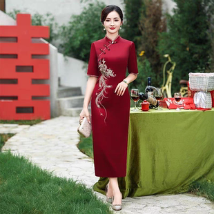 2025喜婆婆婚宴装高贵刺绣中式改良旗袍春秋婚礼妈妈连衣裙修身