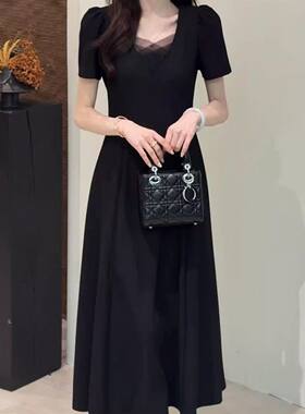 法式赫本风连衣裙女2026夏新气质收腰显瘦高级感黑色长裙